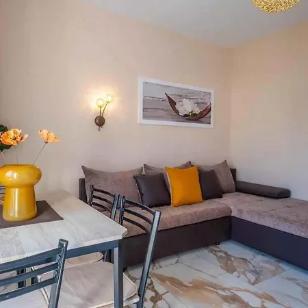 Unit_type_holiday_room 53454 Novi Vinodolski